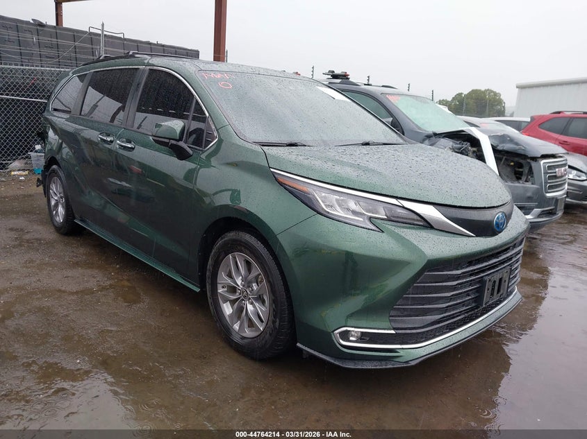 2021 Toyota Sienna Xle