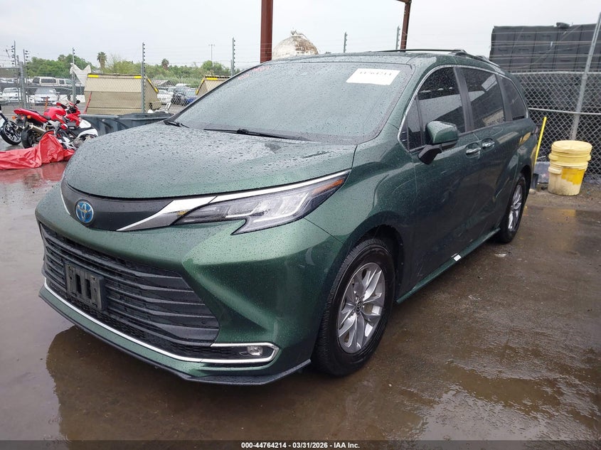 2021 Toyota Sienna Xle