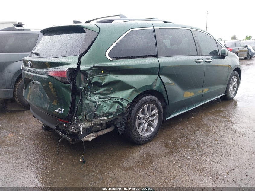 2021 Toyota Sienna Xle