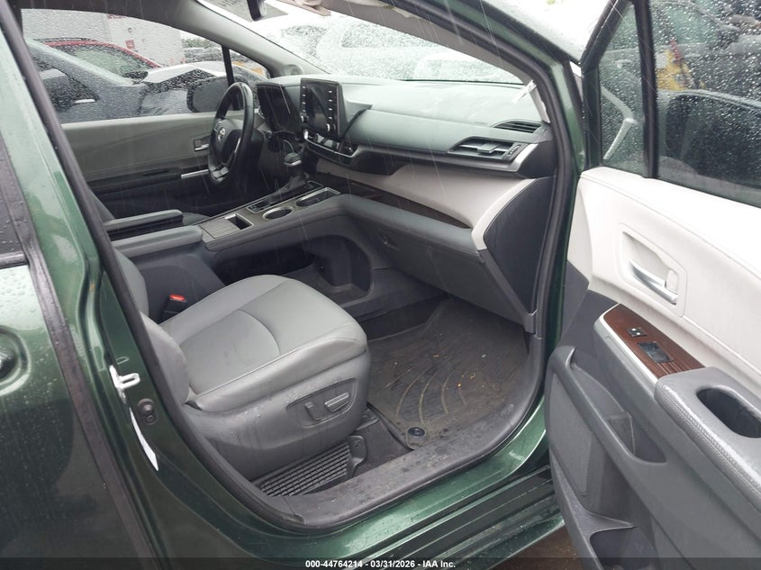 2021 Toyota Sienna Xle