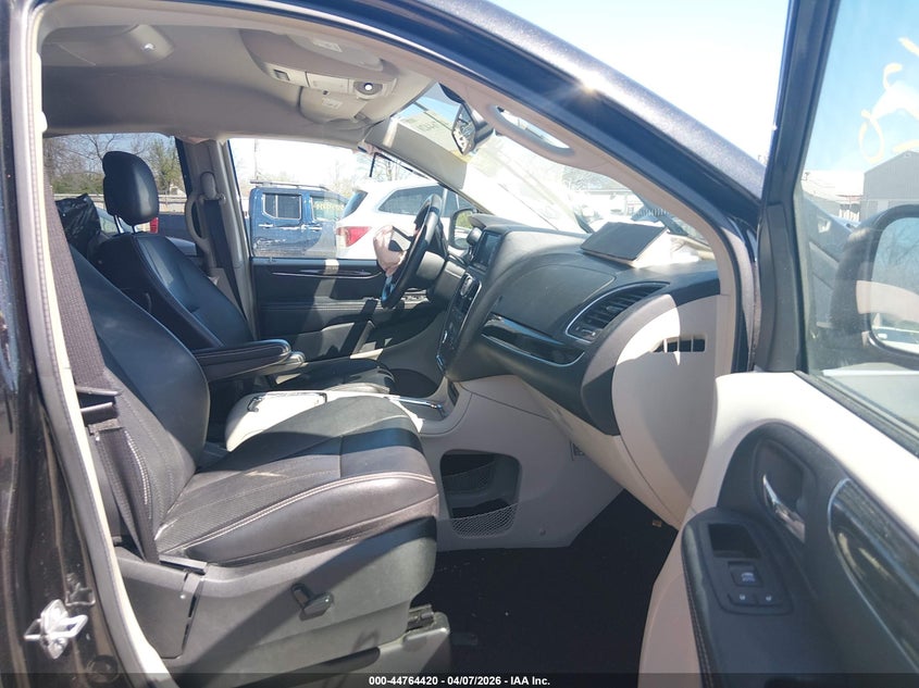 2015 Chrysler Town & Country Touring-L