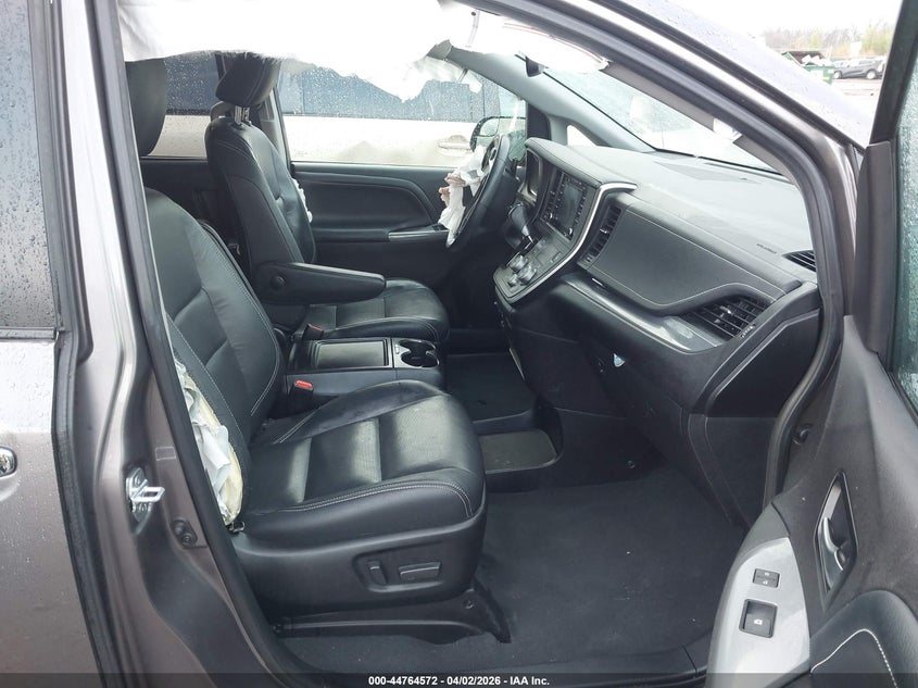 2020 Toyota Sienna Se