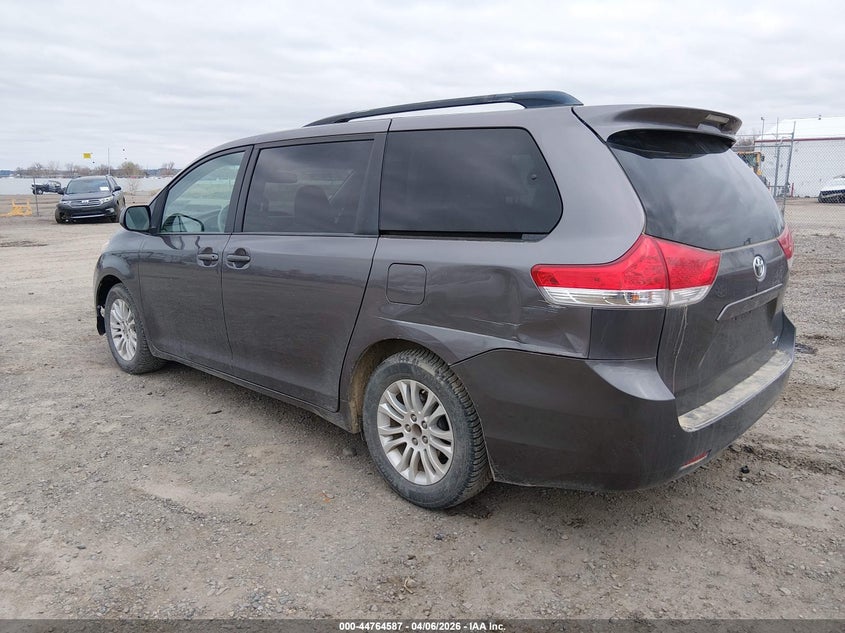 5TDYK3DC8BS038630 2011 Toyota Sienna 3.5 Xle V6 Grey