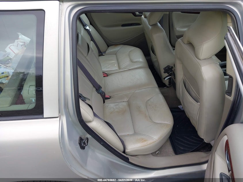 2001 Volvo V70 2.4T VIN: YV1SW58D611020979 Lot: 44765682