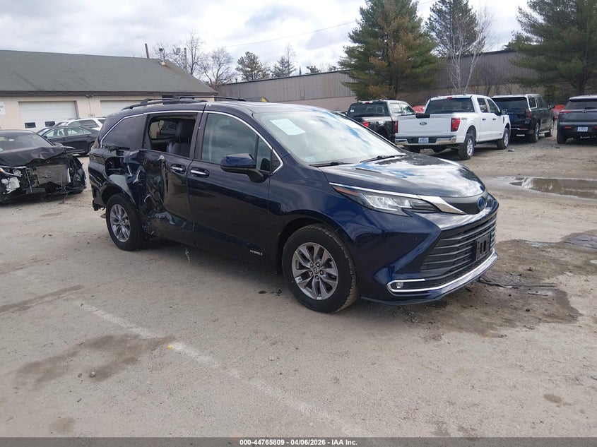 2021 Toyota Sienna Xle