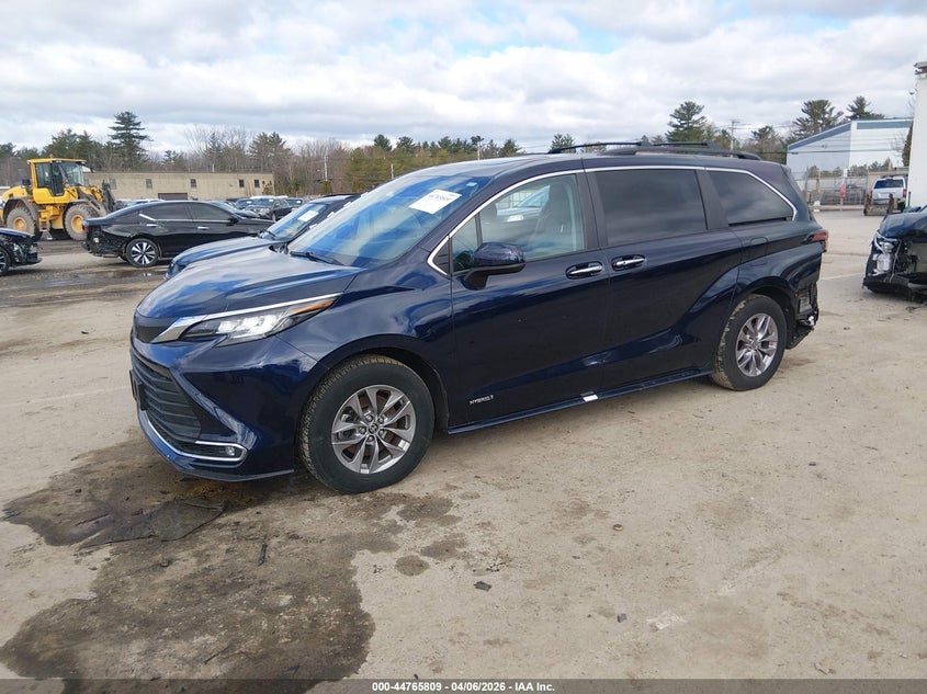 2021 Toyota Sienna Xle