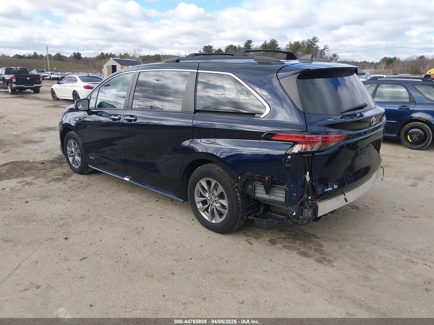 2021 Toyota Sienna Xle