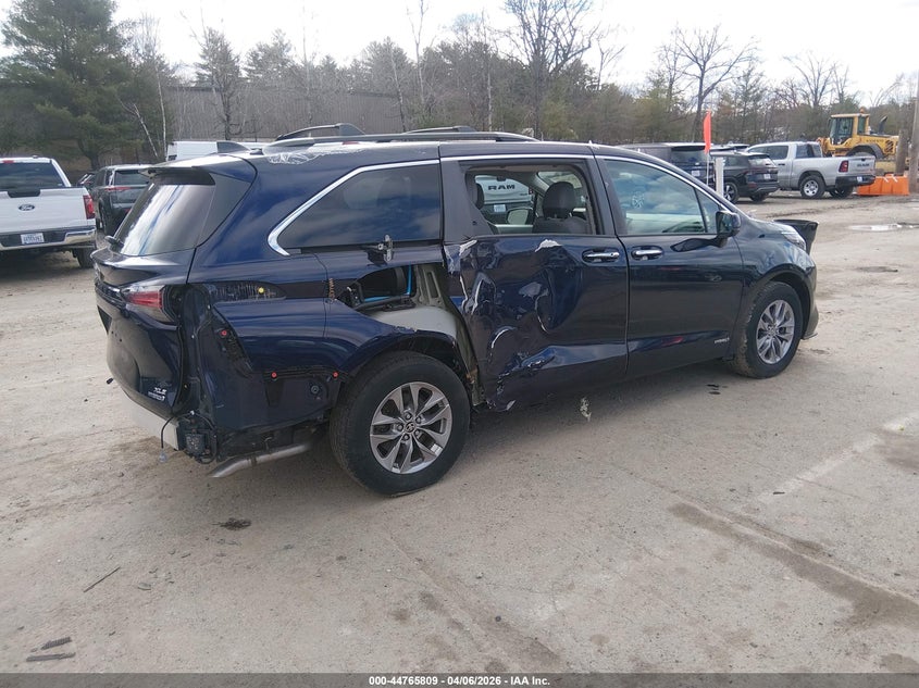 2021 Toyota Sienna Xle