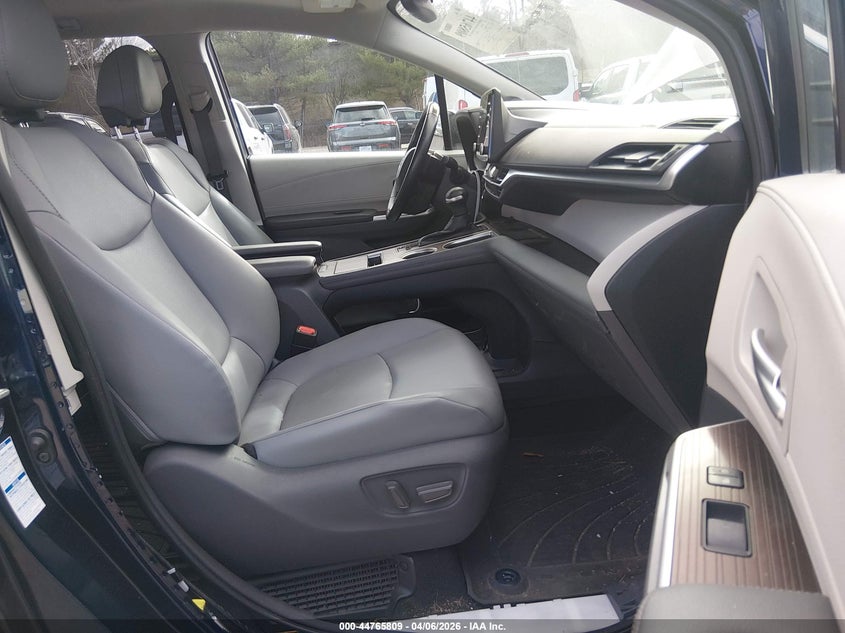 2021 Toyota Sienna Xle