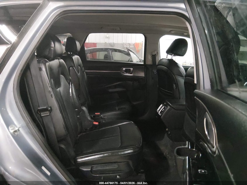 VIN 5XYRKDLF8NG076947 2022 KIA SORENTO SX