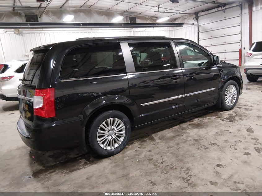 2015 Chrysler Town & Country Touring-L