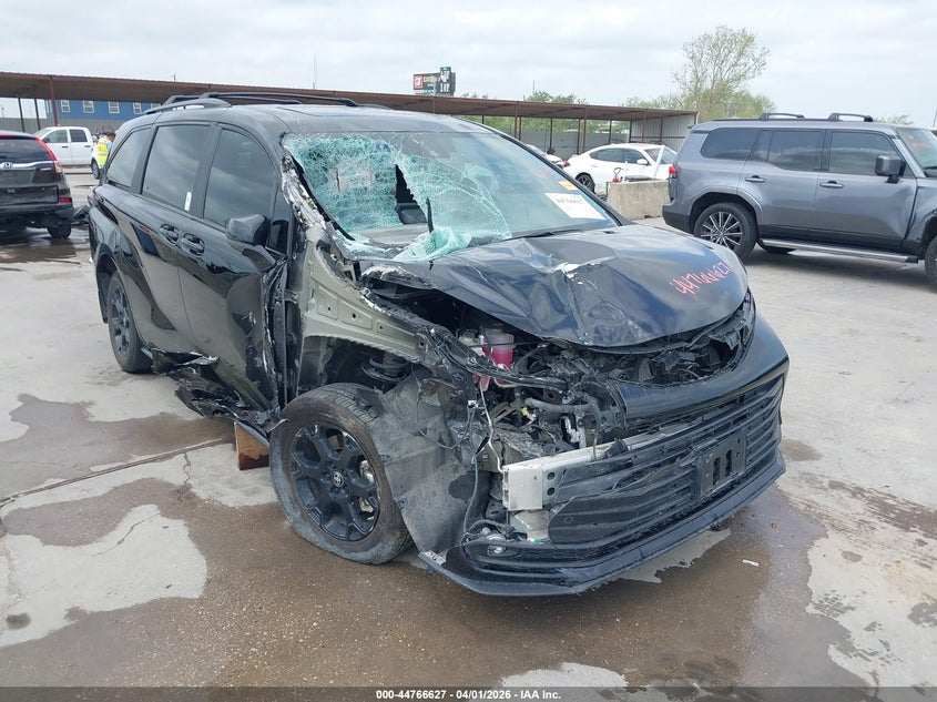 2025 Toyota Sienna Woodland Edition