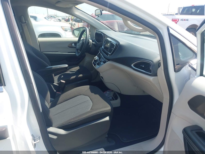 2021 Chrysler Voyager L