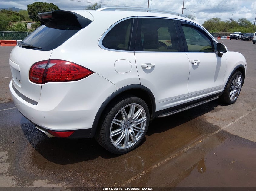 WP1AB2A25CLA51389 2012 Porsche Cayenne 4.8 S white