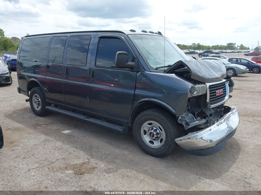 2017 GMC Savana 3500 Lt
