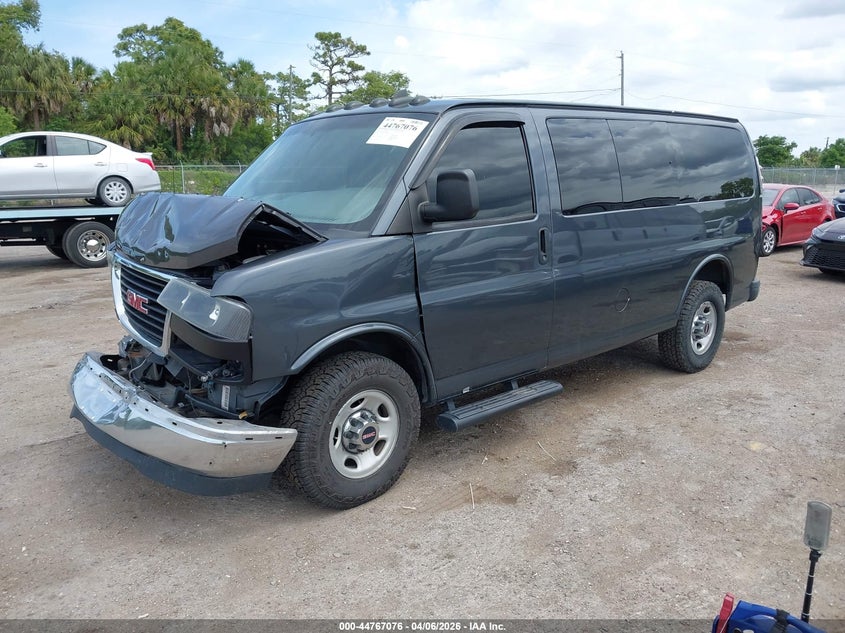 2017 GMC Savana 3500 Lt