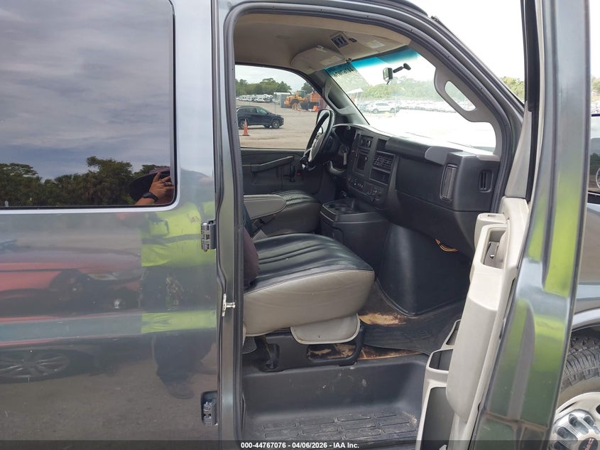 2017 GMC Savana 3500 Lt