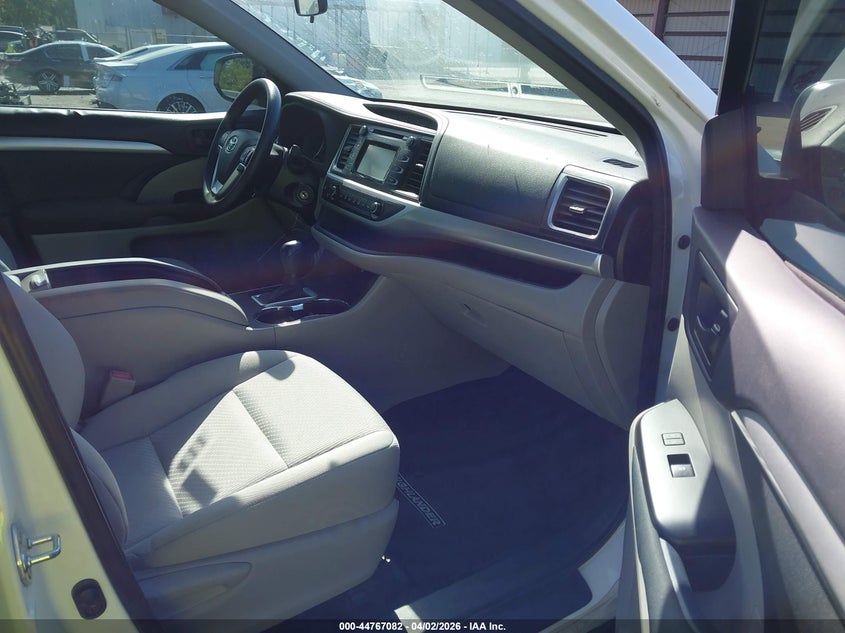 2016 Toyota Highlander Le V6