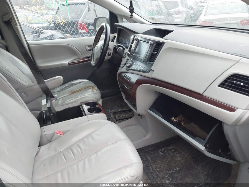 2011 Toyota Sienna Xle V6