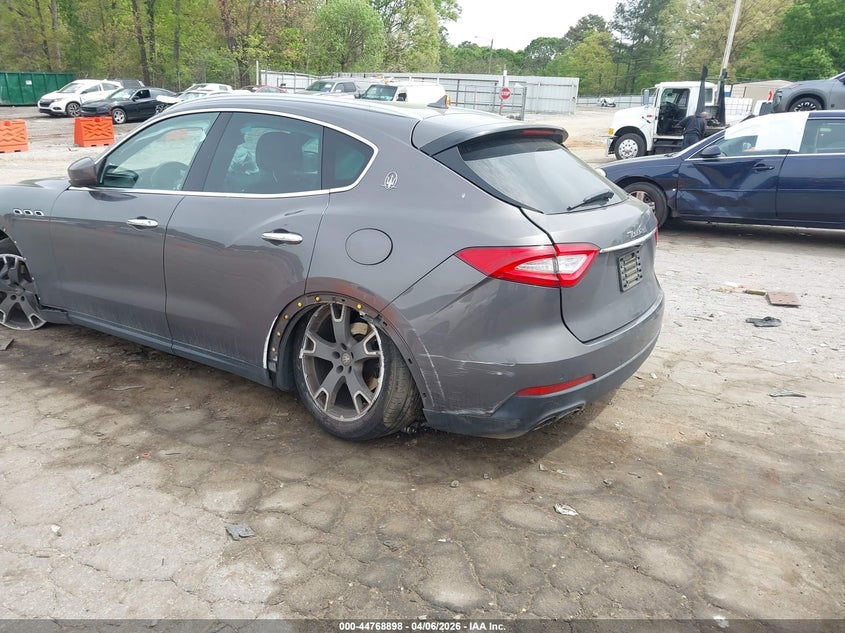 2017 MASERATI LEVANTE auction photo 3