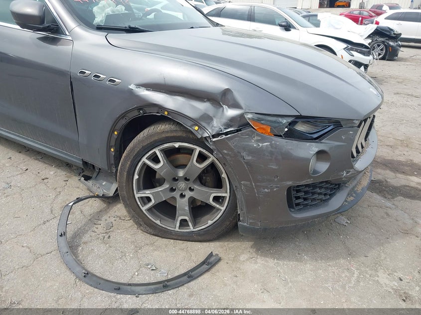 2017 MASERATI LEVANTE auction photo 6