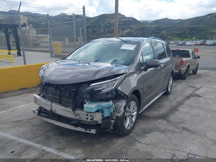 2022 Toyota Sienna Xle