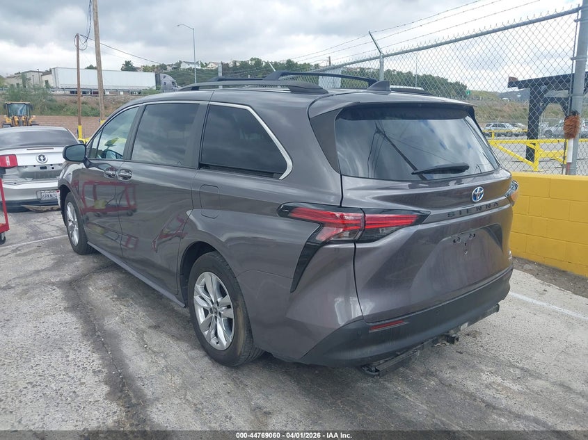 2022 Toyota Sienna Xle