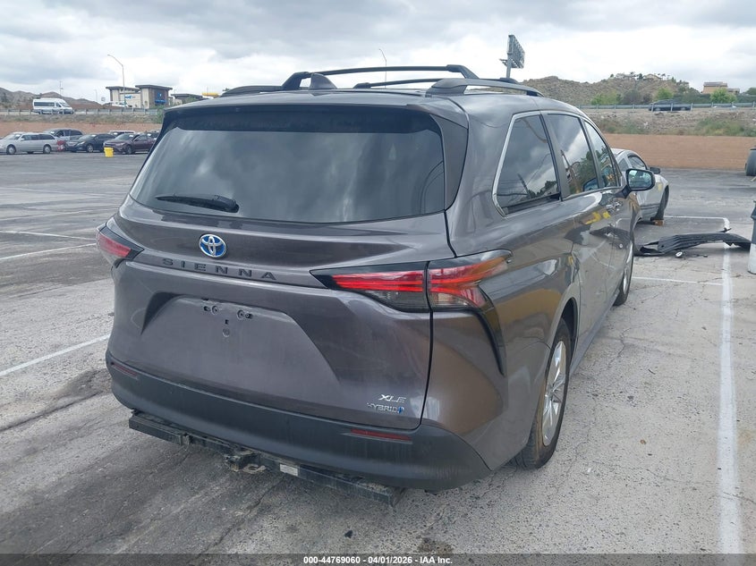 2022 Toyota Sienna Xle