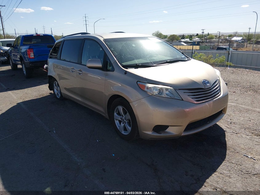 2013 Toyota Sienna Le V6 8 Passenger