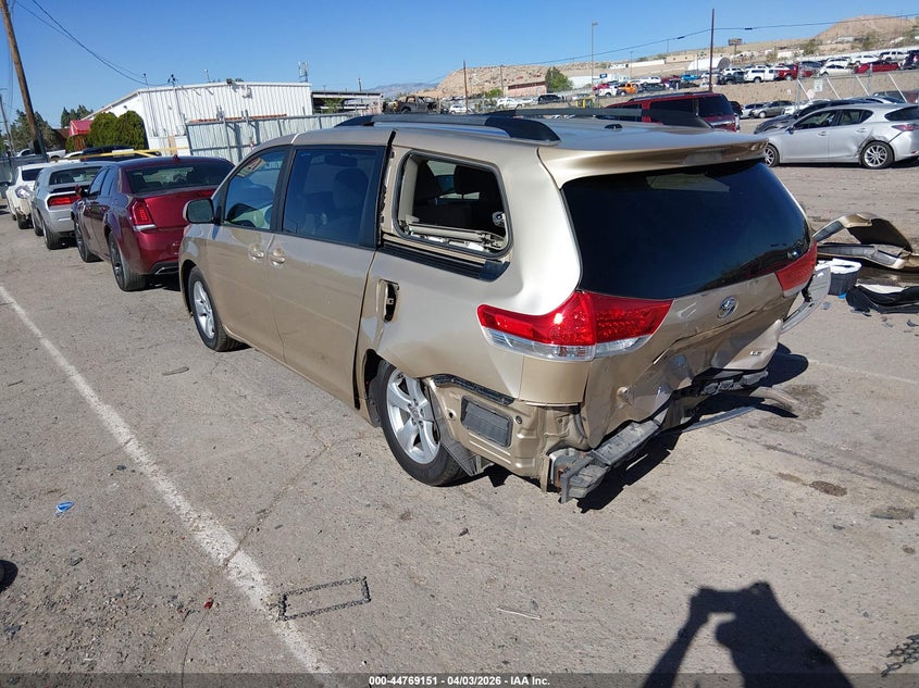 2013 Toyota Sienna Le V6 8 Passenger