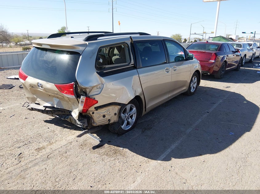 2013 Toyota Sienna Le V6 8 Passenger