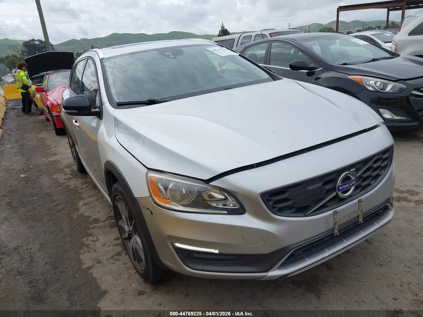 2016 Volvo V60 Cross Country T5