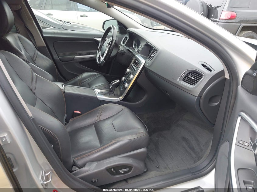 2016 Volvo V60 Cross Country T5