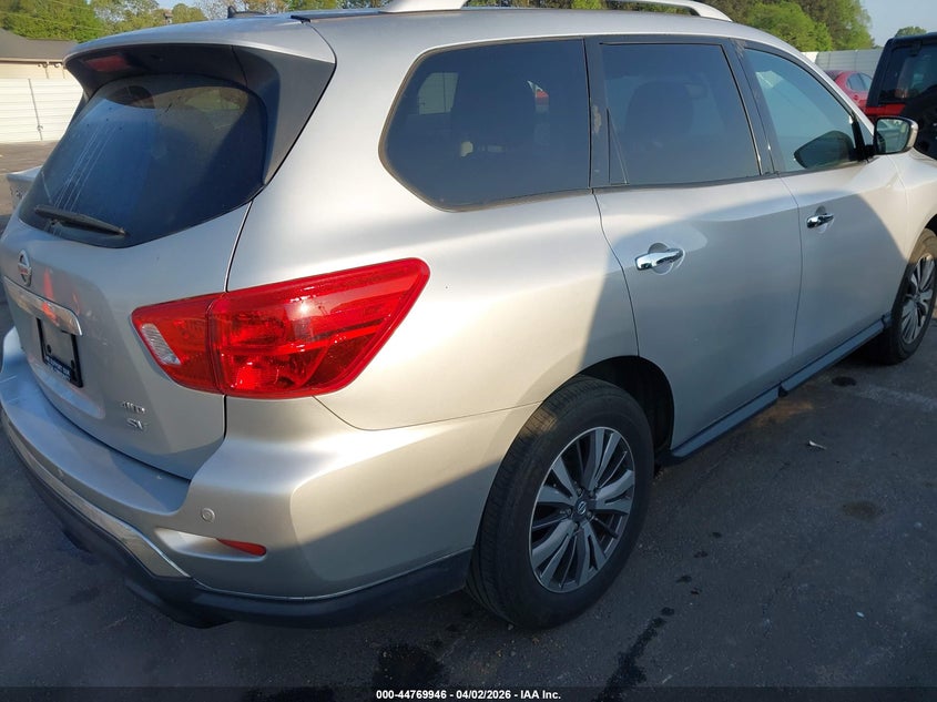 2018 Nissan Pathfinder Sv