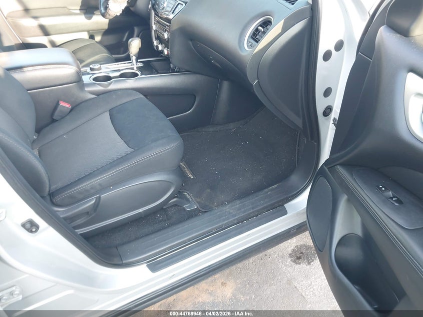 2018 Nissan Pathfinder Sv