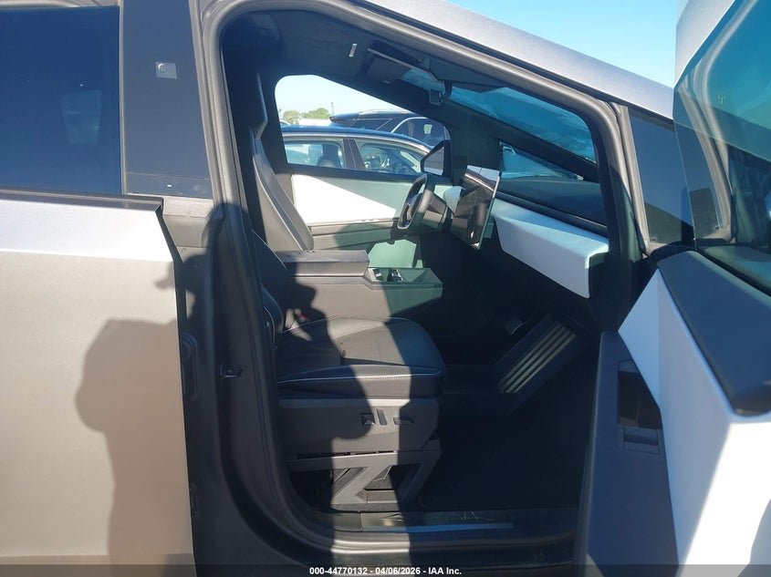 2024 Tesla Cybertruck Cyberbeast VIN: 7G2CEHEEXRA053377 Lot: 44770132