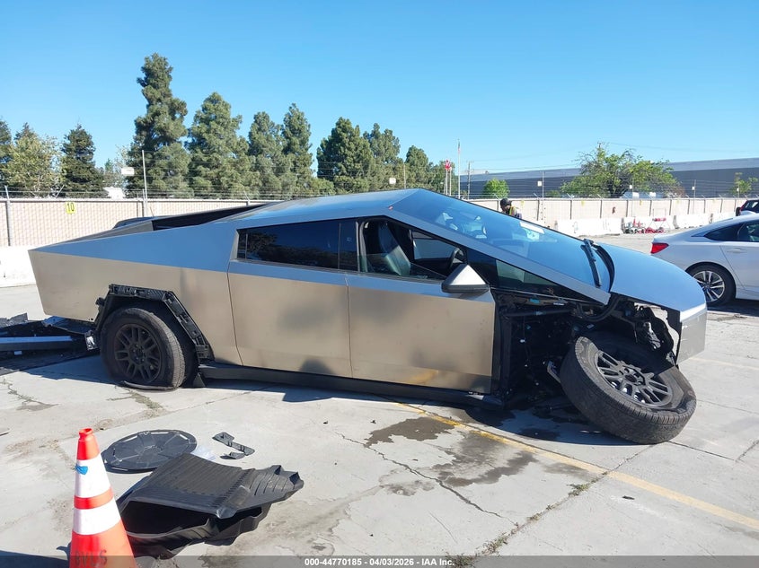 2024 Tesla Cybertruck Cyberbeast VIN: 7G2CEHEE0RA033140 Lot: 44770185