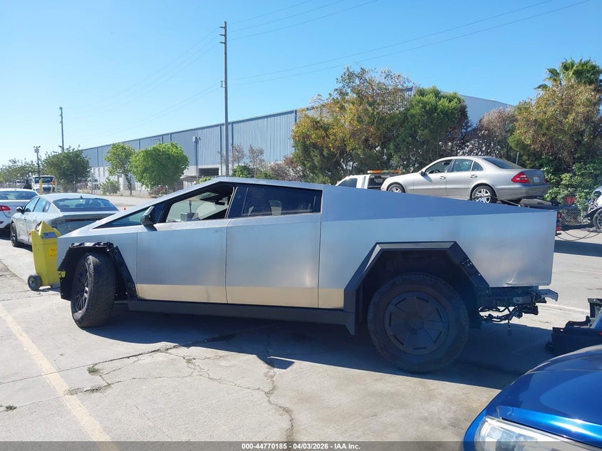 2024 Tesla Cybertruck Cyberbeast VIN: 7G2CEHEE0RA033140 Lot: 44770185
