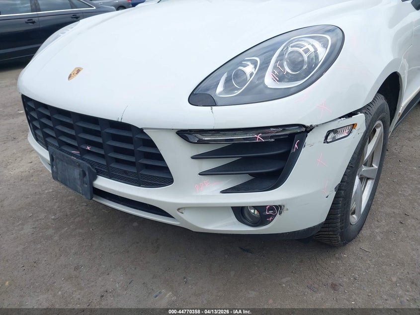 WP1AA2A5XHLB05855 2017 Porsche Macan 2.0 white