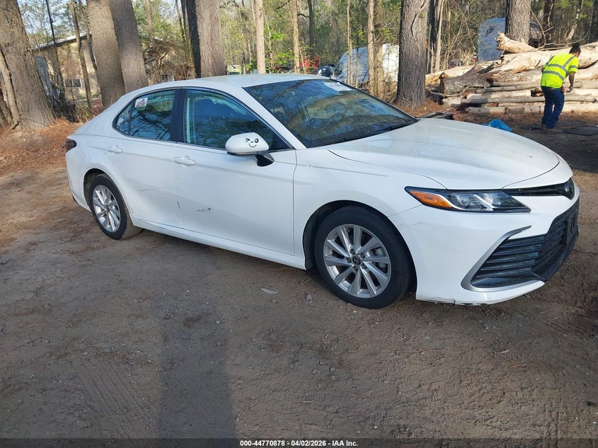 2022 Toyota Camry Le