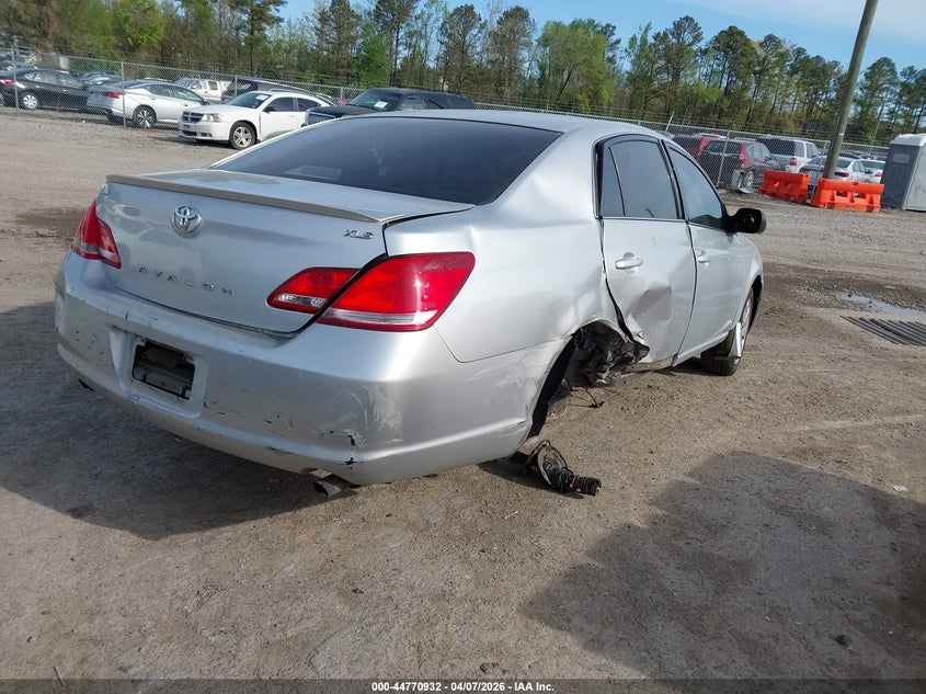 2005 Toyota Avalon Xls