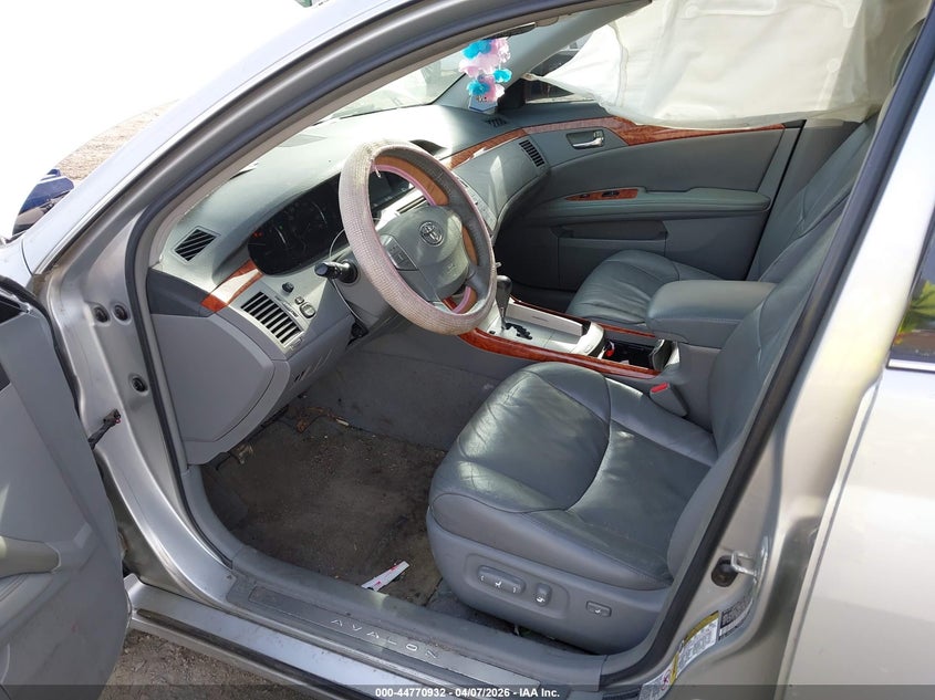 2005 Toyota Avalon Xls