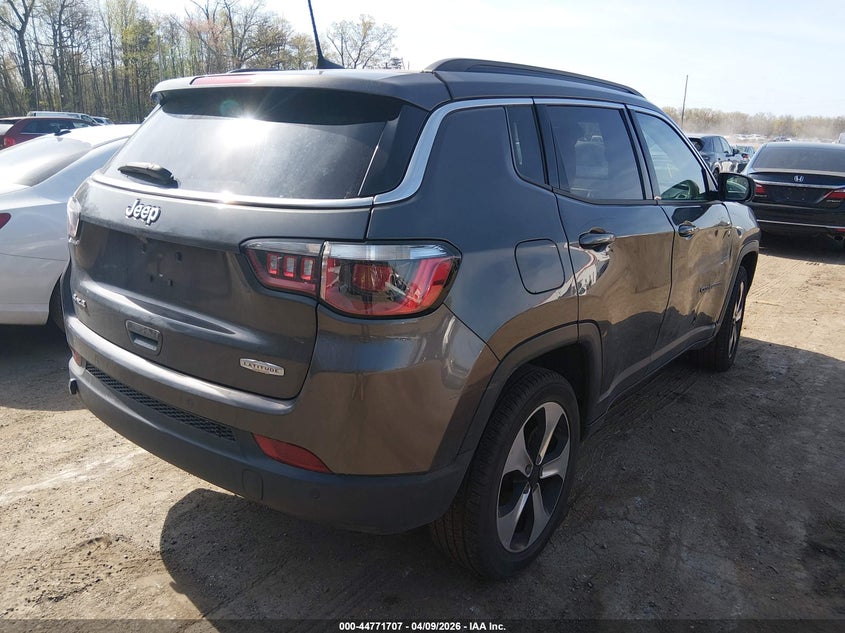 3C4NJDBB4JT132143 2018 Jeep Compass 2.4 Latitude 4X4 grey