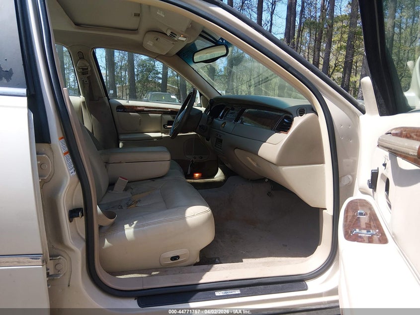 2001 Lincoln Town Car Cartier