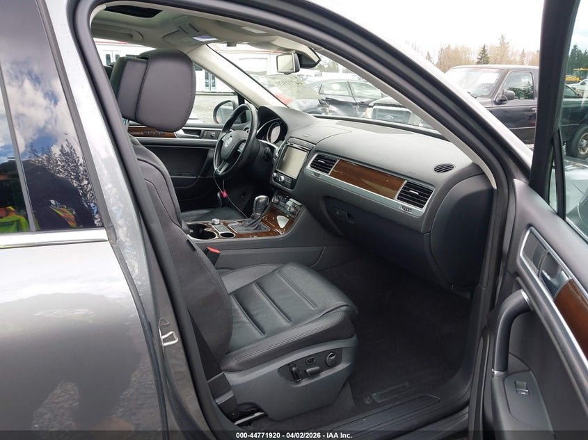 2016 Volkswagen Touareg Vr6 Lux VIN: WVGEF9BP4GD002352 Lot: 44771920