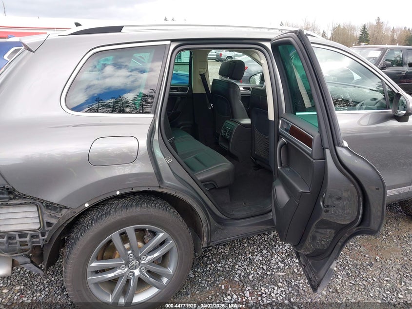 2016 Volkswagen Touareg Vr6 Lux VIN: WVGEF9BP4GD002352 Lot: 44771920