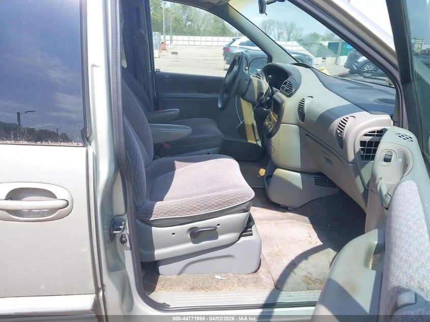 1999 Plymouth Grand Voyager Se