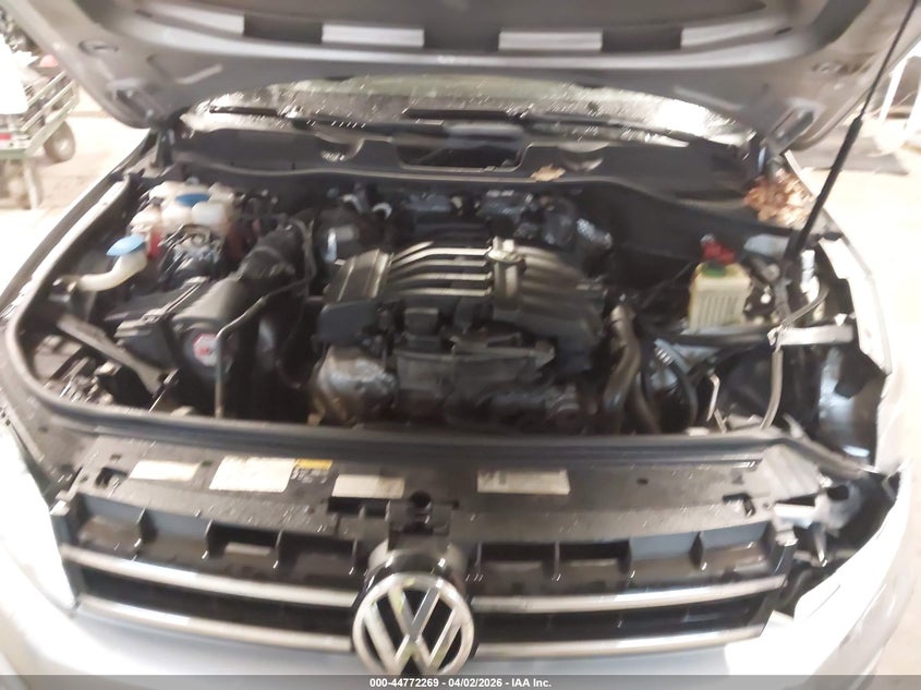 2014 Volkswagen Touareg 3.6L Sport VIN: WVGEF9BP4ED006480 Lot: 44772269