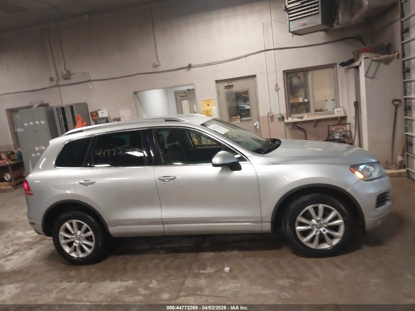 2014 Volkswagen Touareg 3.6L Sport VIN: WVGEF9BP4ED006480 Lot: 44772269