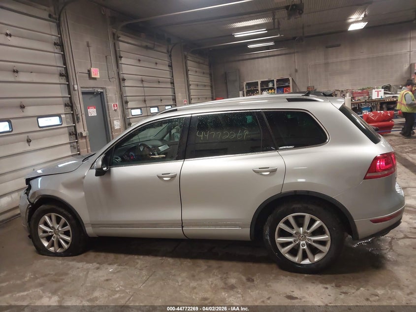 2014 Volkswagen Touareg 3.6L Sport VIN: WVGEF9BP4ED006480 Lot: 44772269